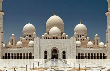 Sheikh Zayed Grand Mosque in Abu Dhabi